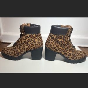 Zigi Soho Leopard Print Lace Up Boots Size 8.5